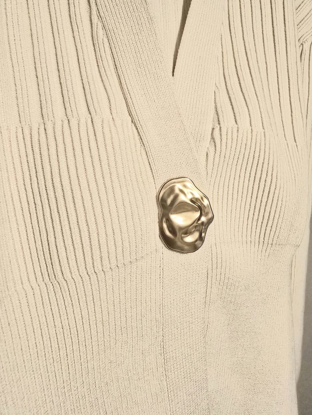 URBAN REVIVO Cream Ribbed V-Neck Collared Sweater Cardigan with Gold Button - Picture 10 of 10